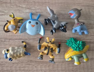 Lote Figuras, Cartas y Pokeballs Pokémon vintage