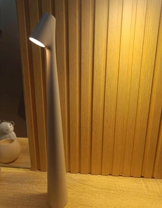 Lámpara de mesa moderna vibia África