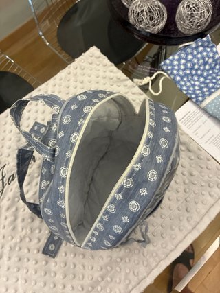 Manta bebé bordada y mochila a juego