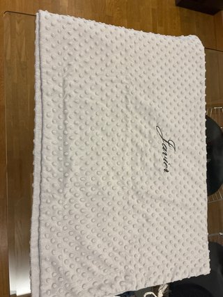 Manta bebé bordada y mochila a juego