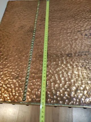 Mesa auxiliar madera maciza cobre martillado