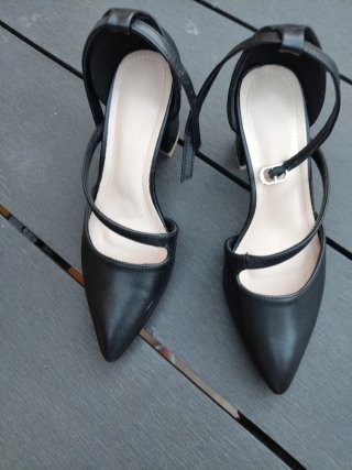 Zapatos de tacón negros talla 35