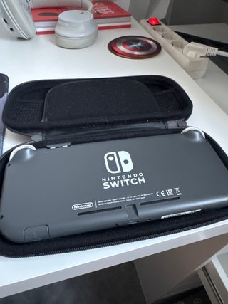 Nintendo Switch Lite Gris + Funda y Juegos