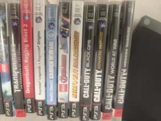 Consola PlayStation 3 Negra con 19 juegos.
