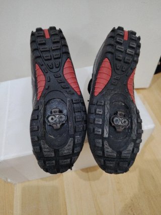 Zapatillas Ciclismo Mujer con las calas puestas