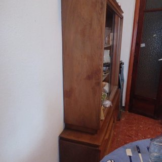 Mueble vitrina madera y cristal