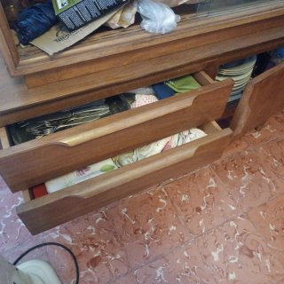 Mueble vitrina madera y cristal