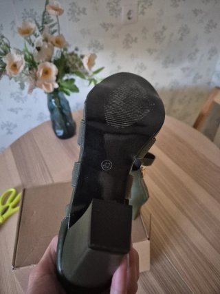 Sandalias tacón ancho verde militar