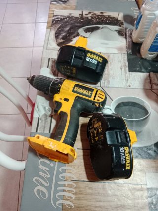 Taladro DeWalt 18V con 2 baterías