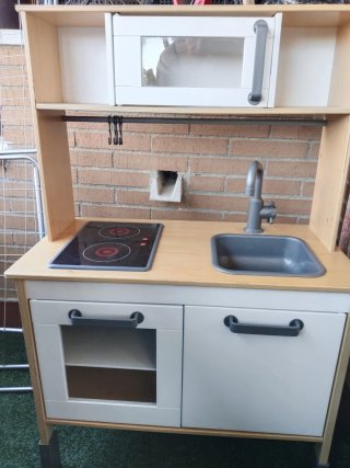 Cocina de juguete madera y blanco