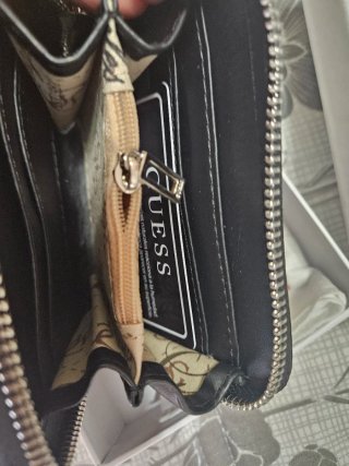 Monedero Guess Giully Negro Acolchado