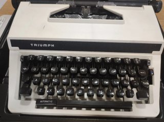 Máquina de escribir Triumph Gabriele 12