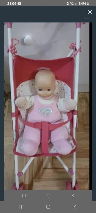 Muñeco con silla de paseo rosa