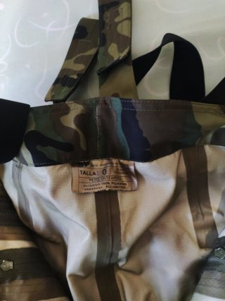 Chaqueta y pantalón militar intemperie