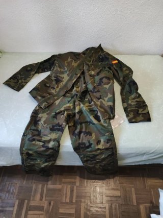Chaqueta y pantalón militar intemperie