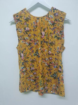 Conjunto Blusa Floral y Falda Vaquera Negra