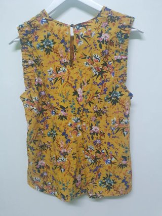 Conjunto Blusa Floral y Falda Vaquera Negra