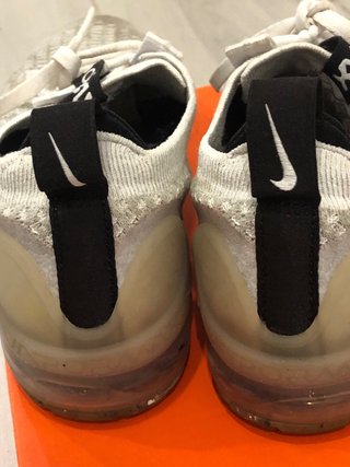 Tenis Nike vapor Gris y Blanco. Talla 36 precio 30
