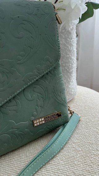 Bolso Dogsbybeluchi verde con cadena dorada