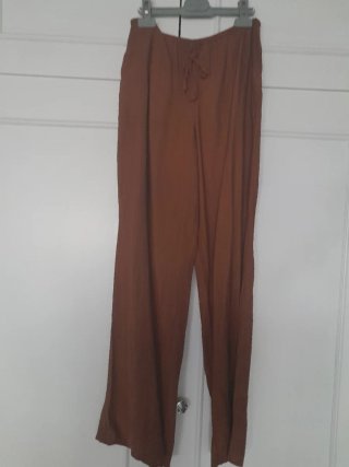 Pantalón ancho marrón