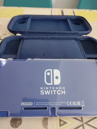 Nintendo Switch Lite Blu in ottime condizioni + giochi