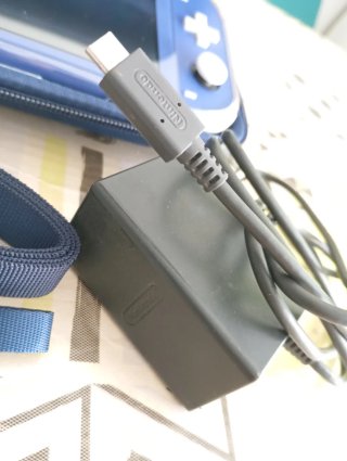 Nintendo Switch Lite Blu in ottime condizioni + giochi