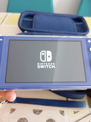 Nintendo Switch Lite Blu in ottime condizioni + giochi