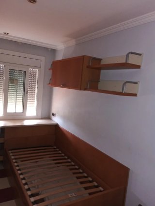 Conjunto juvenil: Cama, estanterías y escritorio
