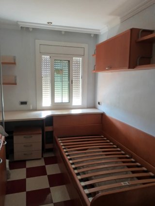 Conjunto juvenil: Cama, estanterías y escritorio