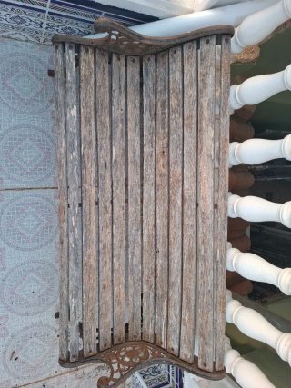 Banco de jardín de madera y hierro forjado