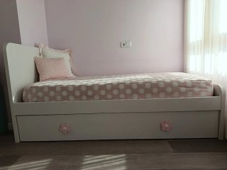 Cama infantil con cajones