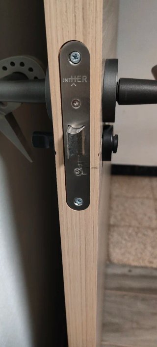 Puerta Maciza Roble Gris + Maneta Premium
