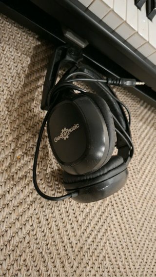 Piano Gear4music con soporte y auriculares
