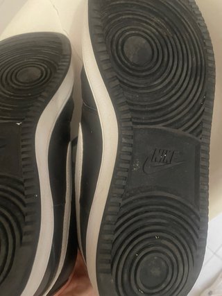 Zapatillas Nike Negras con Swoosh Blanco