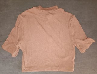 Top corto cuello alto canalé