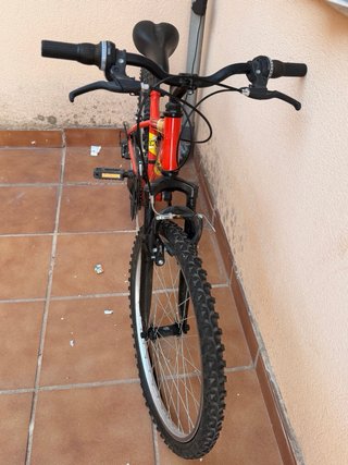 Bicicleta Roja 24 1 año de uso