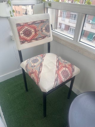 Silla y mesa de exterior