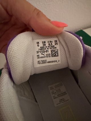 Zapatillas Puma Blancas y Moradas