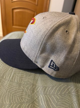 Gorra New Era Snapback Gris y Azul Cavaliers