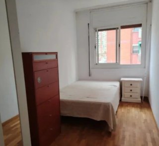 Se alquila habitación el la Salud Serca metro L10