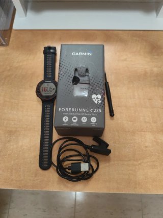 Reloj Garmin 235 Negro con Cargador