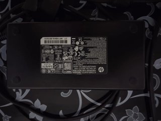 Monitor HP Plata y batería.