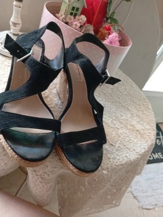 Sandalias cuña negras