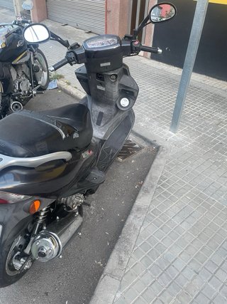 Kymco Betwin 2007 Maxi Scooter Negra