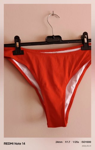 Bikini rojo con aro y relleno