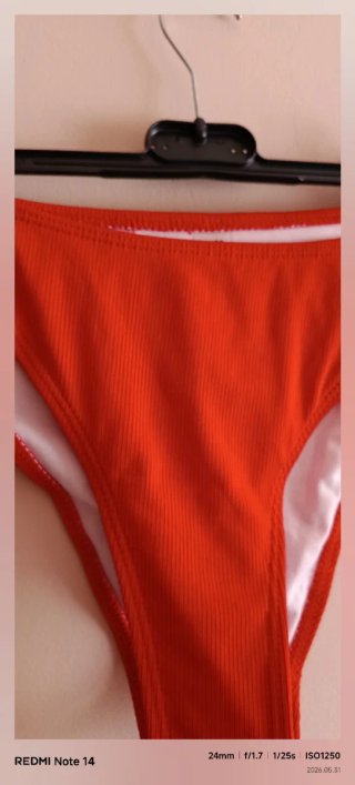 Bikini rojo con aro y relleno