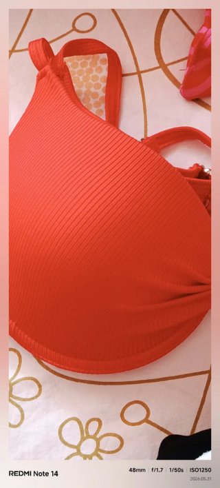 Bikini rojo con aro y relleno
