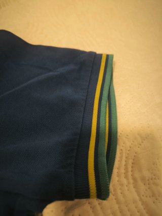 Polo Fred Perry azul con detalles verdes