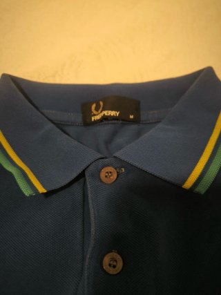 Polo Fred Perry azul con detalles verdes