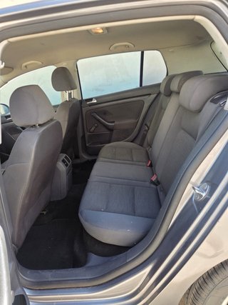 Volkswagen Golf 5 puertas gris